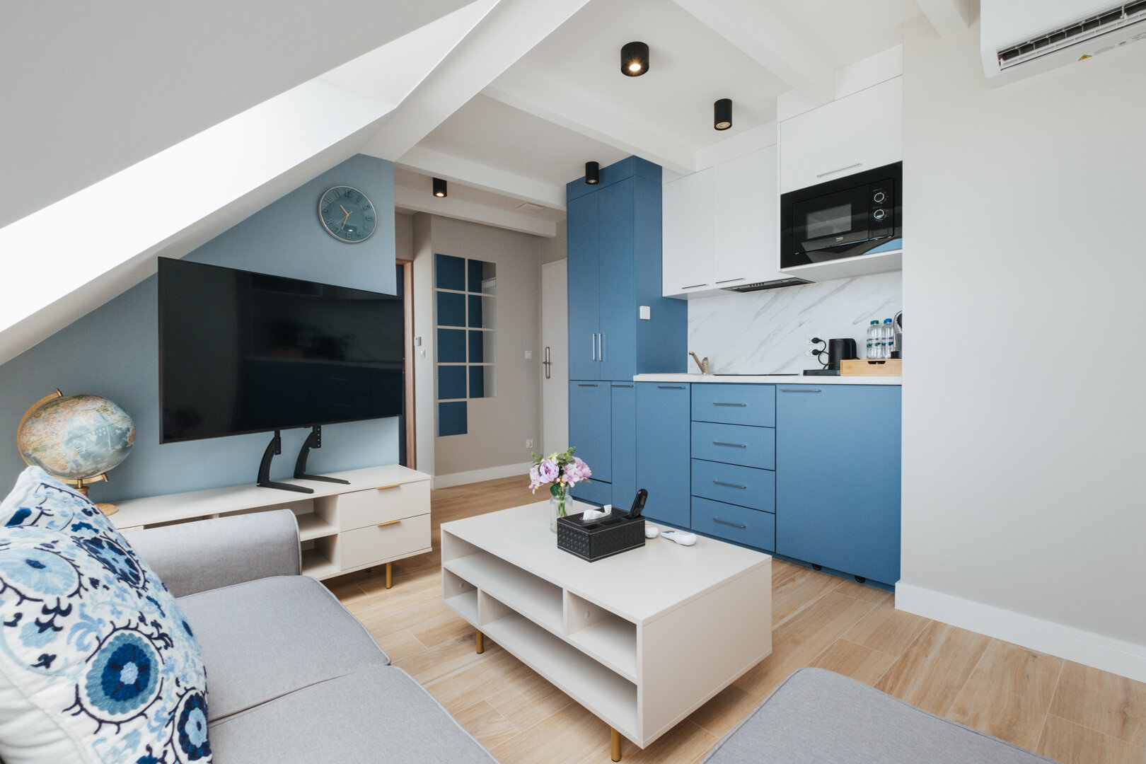 Apart. Studio aneks sypialnia widok na jezioro-47